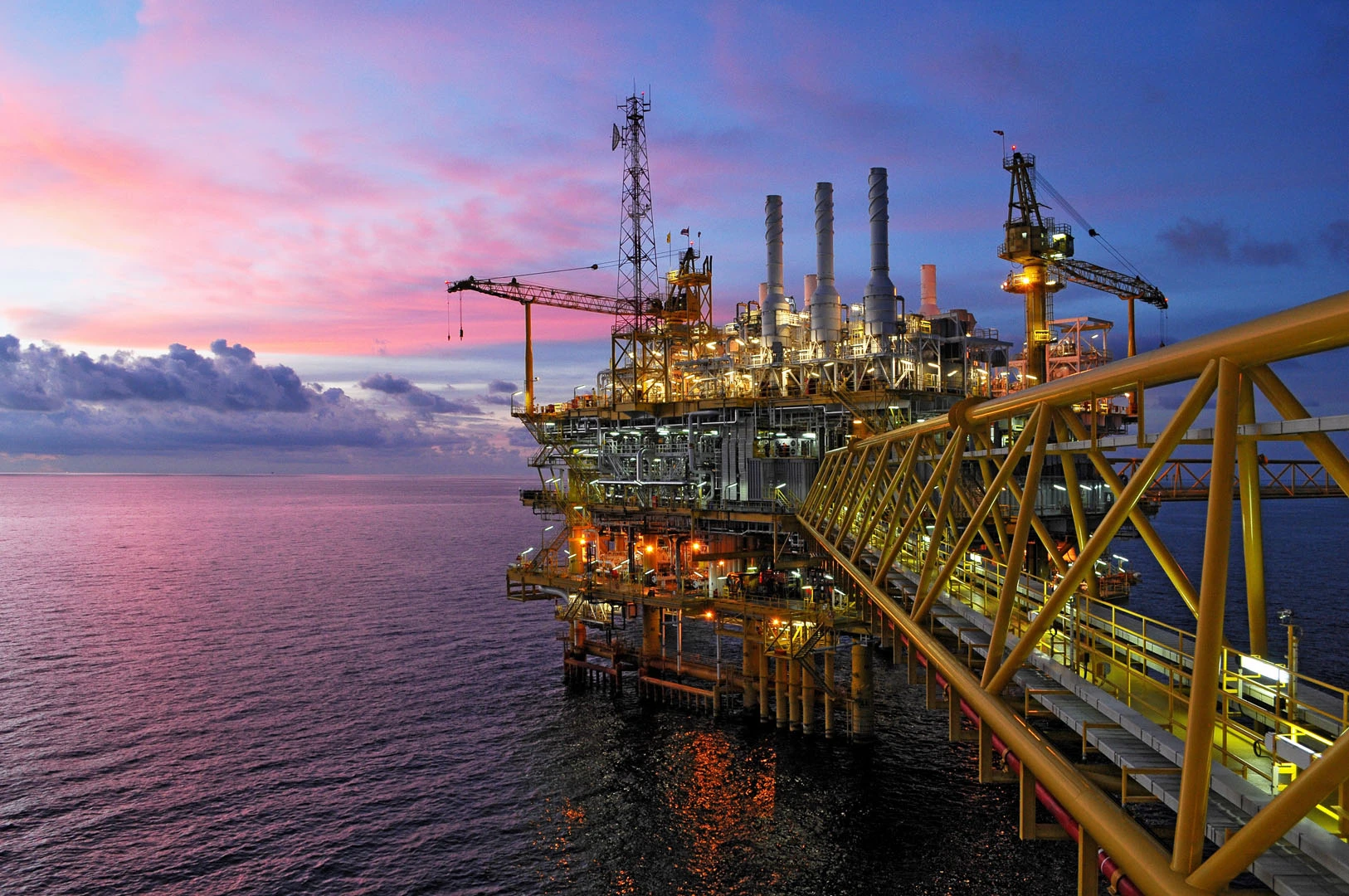 oil-gas-production-exploration-business-gulf-thailand-min